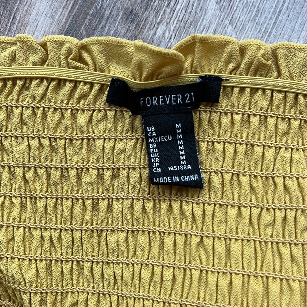 Forever21 • Ruched Crop Top - Picture 4 of 4